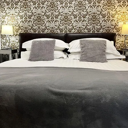 Mill House Cottage, On A Fishing Park Near With Hot Tub *