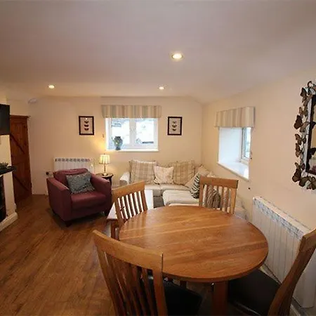 Mill House Cottage, On A Fishing Park Near With Hot Tub Holiday home *