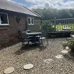 Mill House Cottage, On A Fishing Park Near With Hot Tub * برامبتون