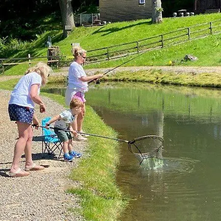 Ferienhaus Mill House Cottage, On A Fishing Park Near With Hot Tub *