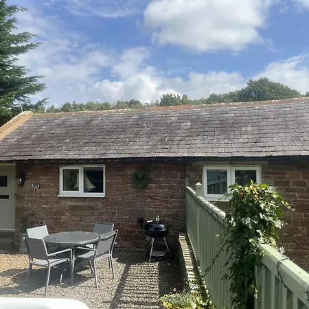 بيت للعطل Mill House Cottage, On A Fishing Park Near With Hot Tub برامبتون
