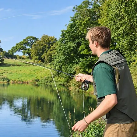 Mill House Cottage, On A Fishing Park Near With Hot Tub Holiday home