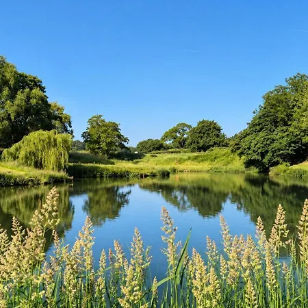 Mill House Cottage, On A Fishing Park Near With Hot Tub Holiday home